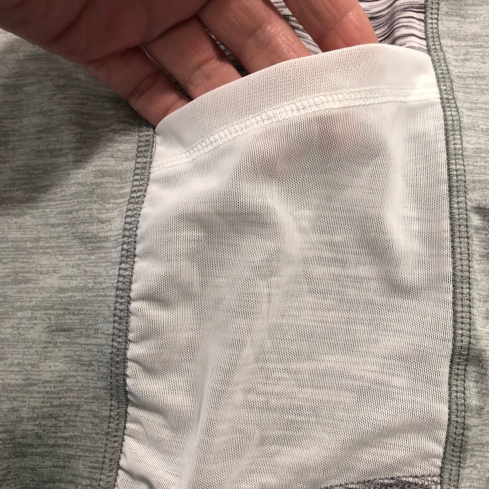 Workout pants cropped length